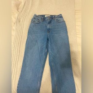 Abercrombie & Fitch 90’s Straight Ultra High Rise Jeans. Curve love. Size 27/4R